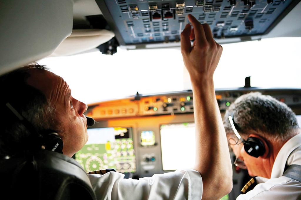 Falcon 8X cockpit