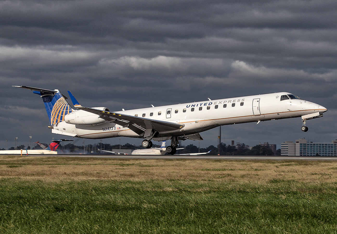 United Express Embraer145