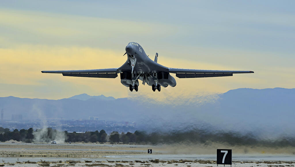 B-1B takeoff