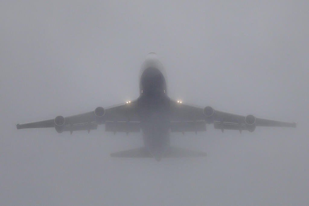 British Airways 747-400 cloudy departure