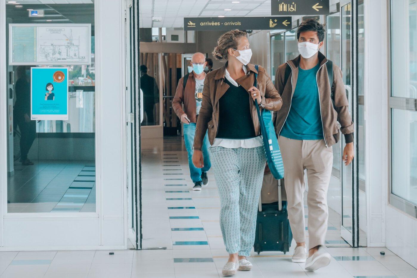 masked passengers