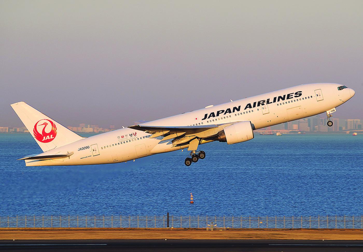 Japan Airlines Boeing 777