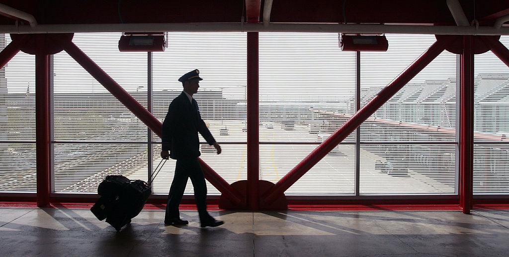generic United Airlines pilot at O'hare