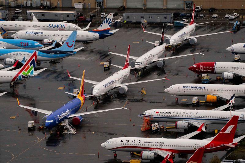 parked 737s