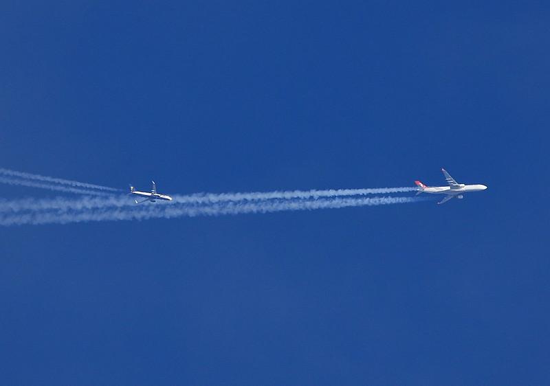 contrails