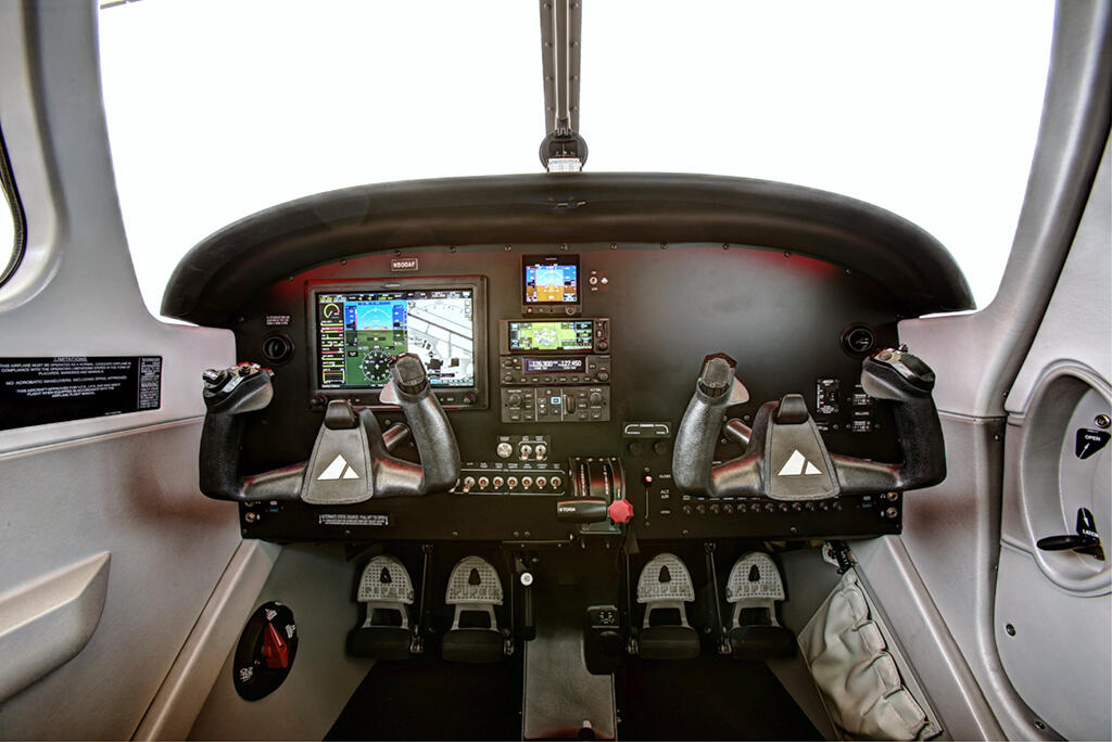 Piper Pilot 100i cockpit