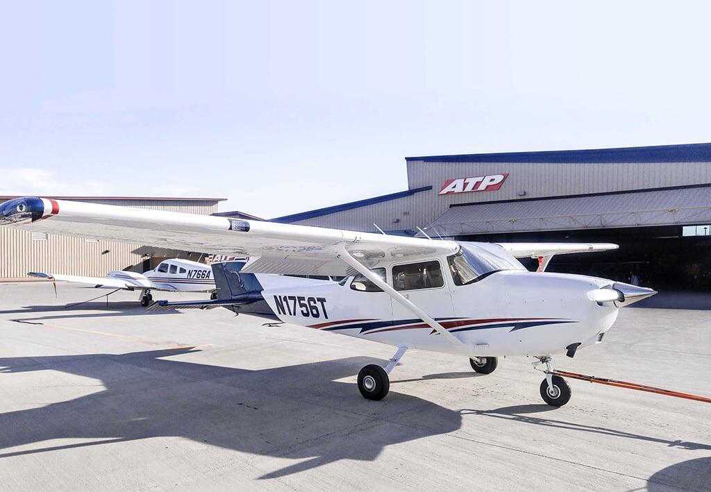 Cessna Skyhawk and Piper Seminole