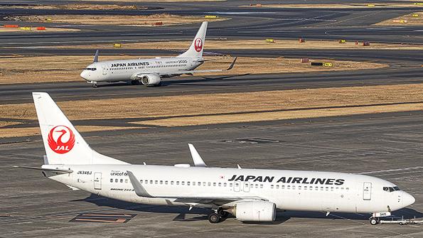 Japan Airlines Boeing 737-800