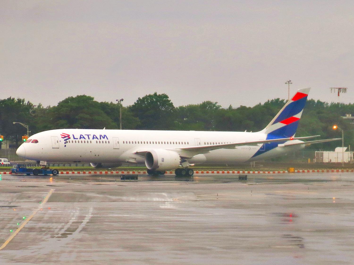 LATAM Chile Boeing 787-9