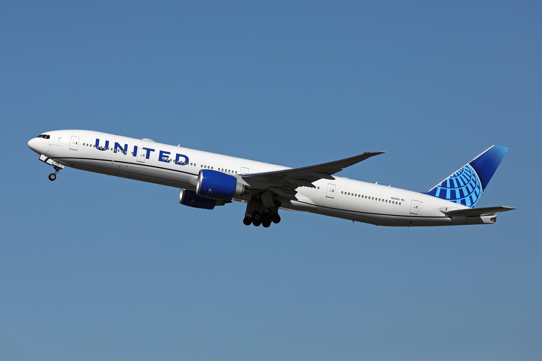 United Airlines 777-300ER