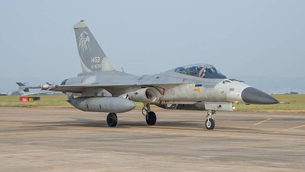 F-16 fighter aircraft