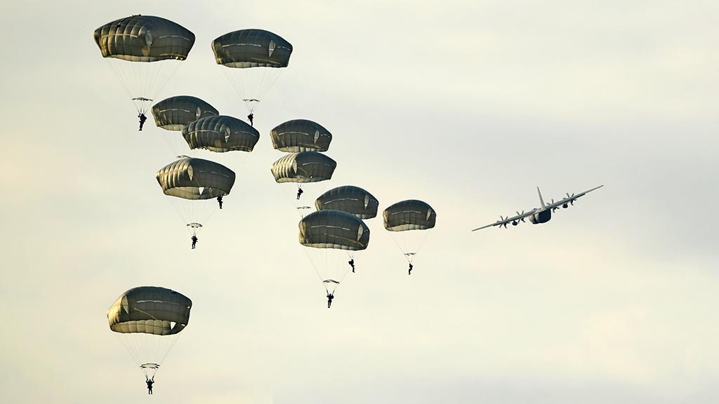 C-130 and paratroopers