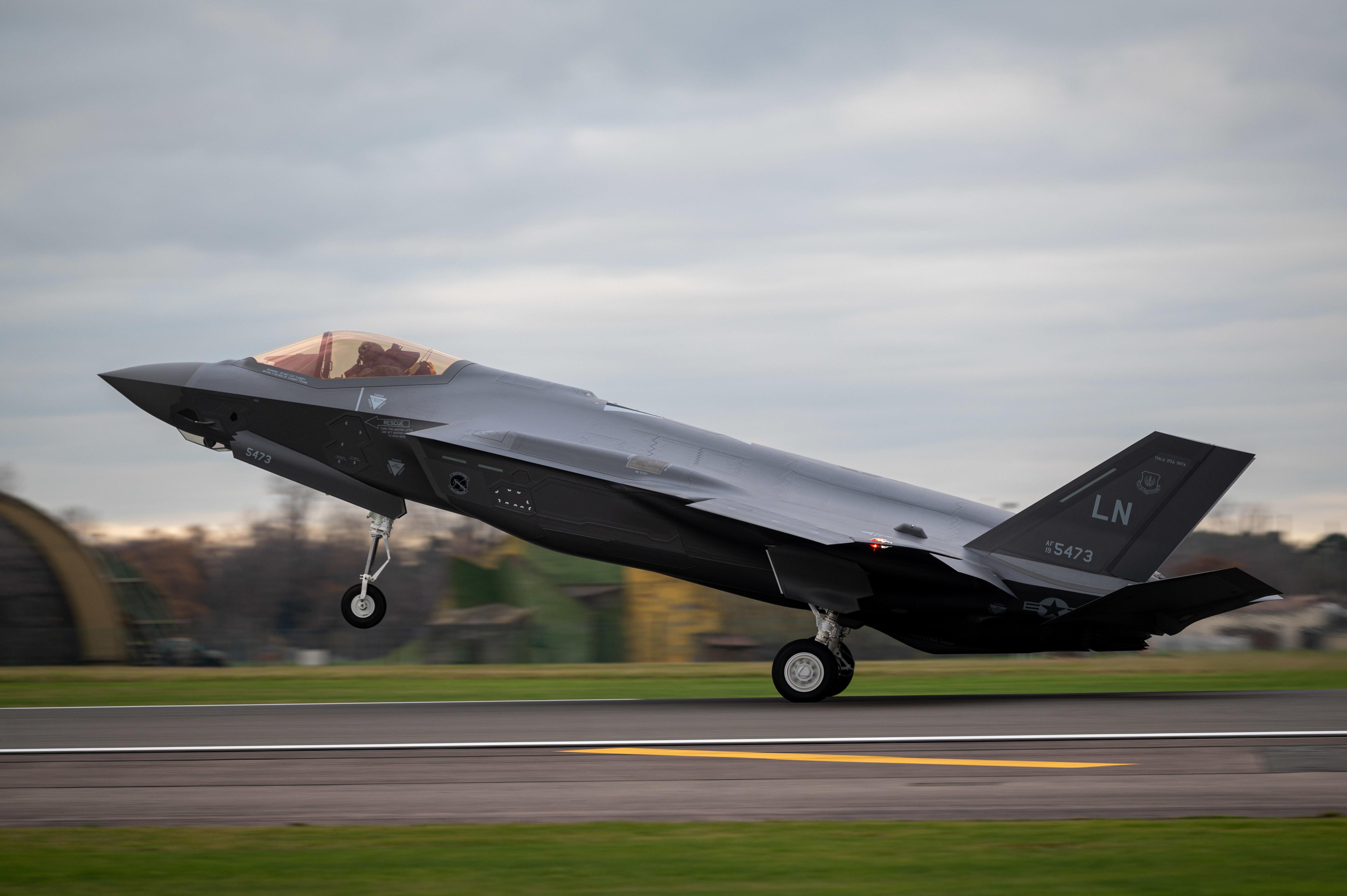 USAF F-35 landing at RAF Lakenheath
