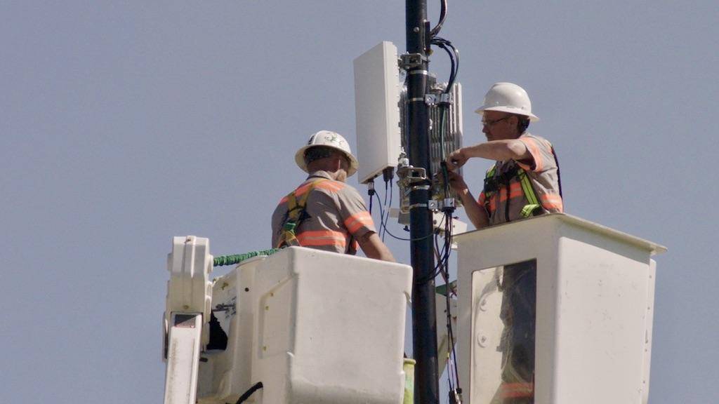 A Verizon 5G tower