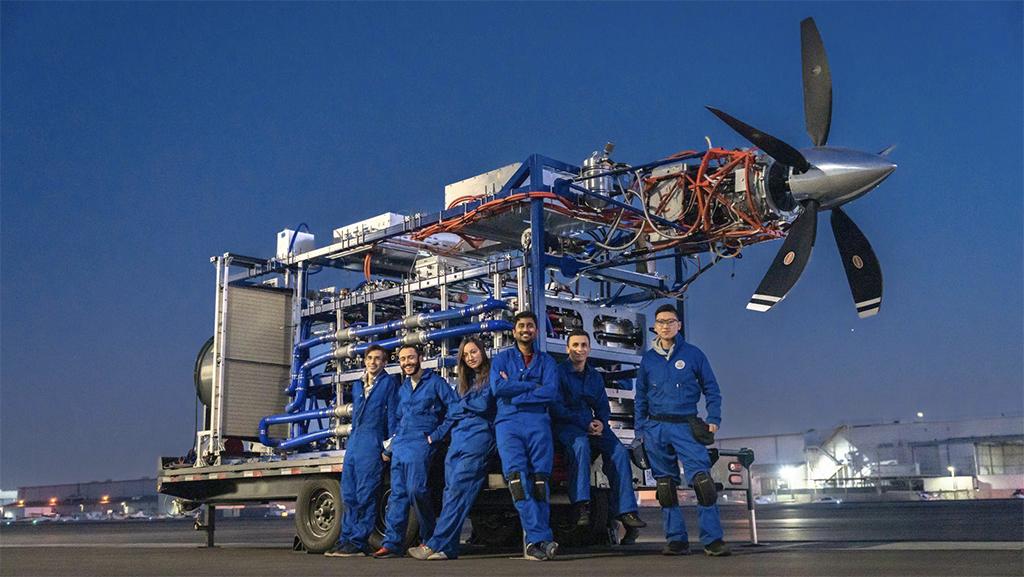Universal Hydrogen’s iron bird and technicians