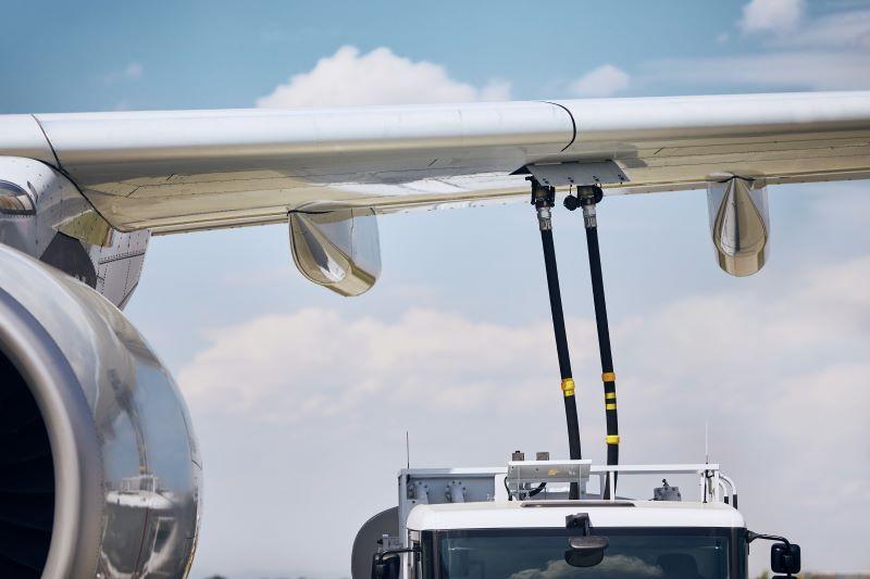 airplane refueling