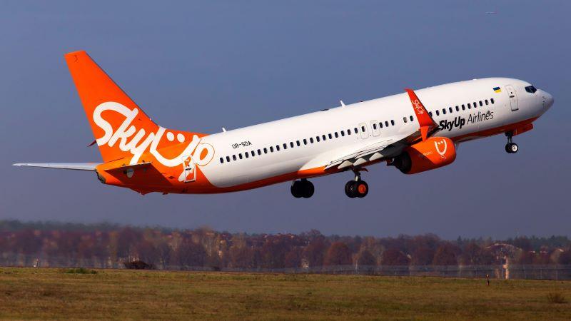 SkyUp Boeing 737-800