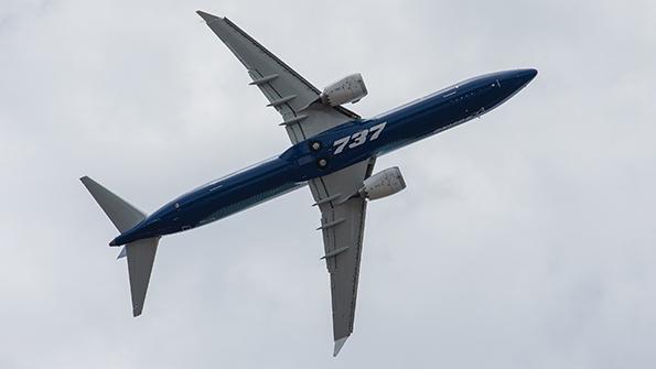 boeing 737 max in flight