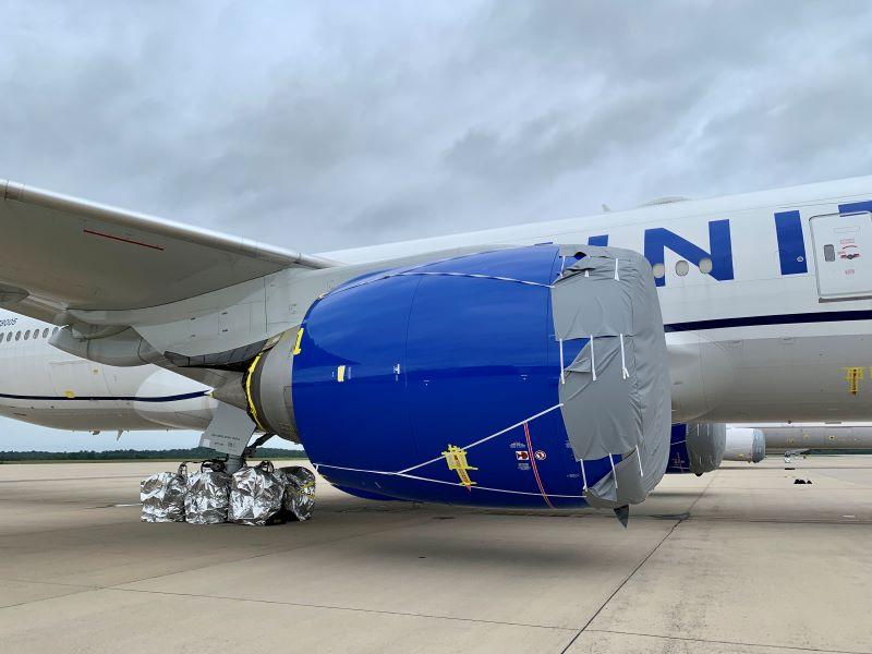 UAL 777 parked