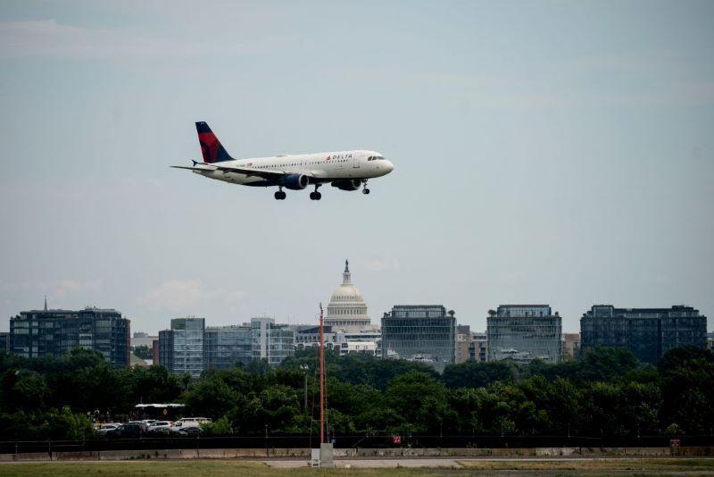 AA jet landing at Reagan National