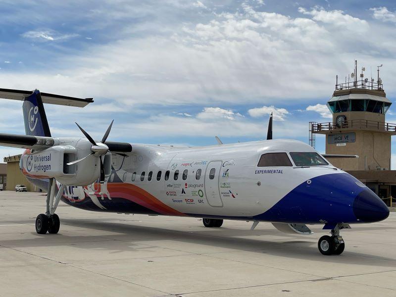 Universal Hydrogen Dash 8