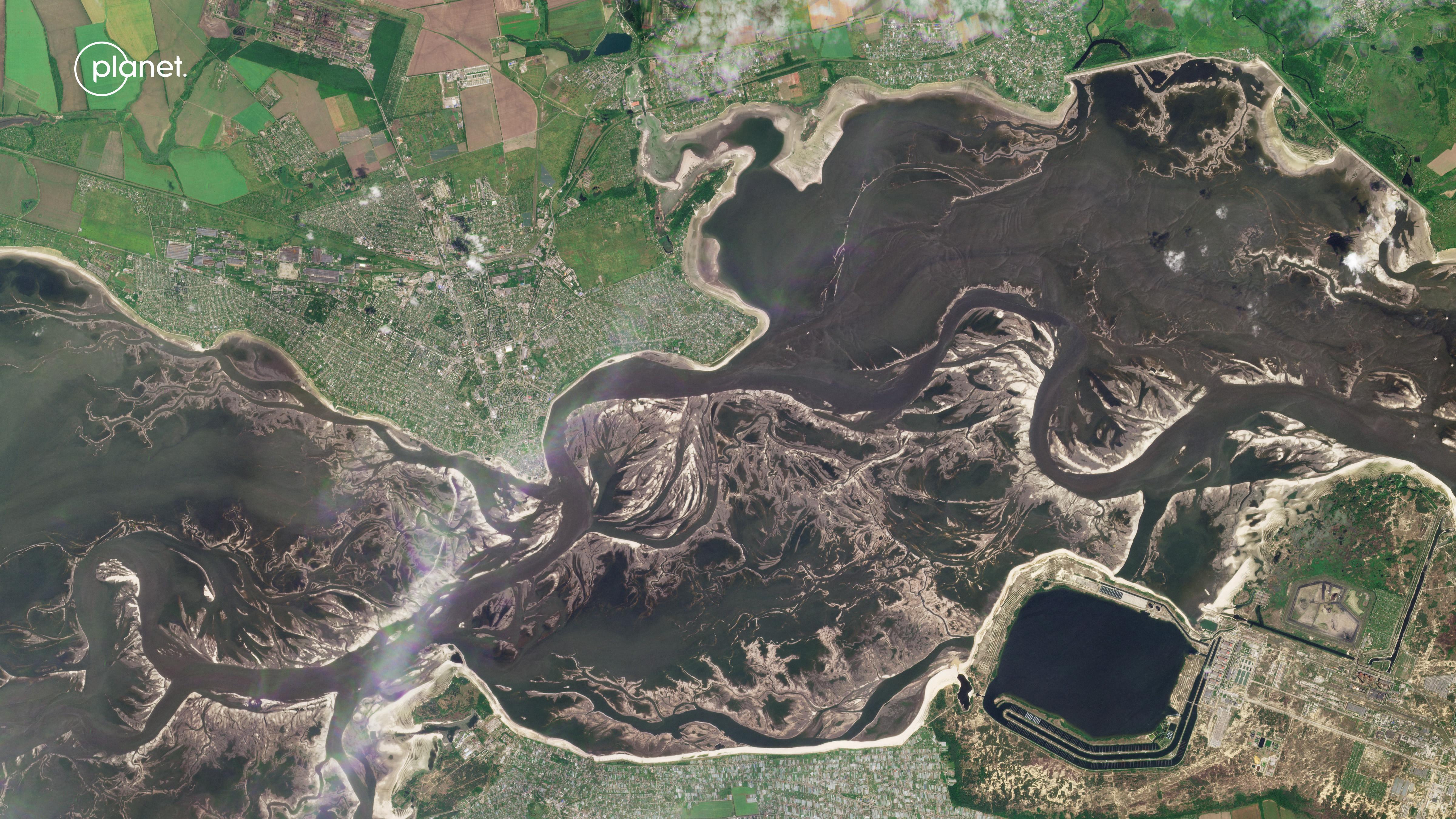 satellite image showing the Kakhovka reservoir levels after the dam collapse