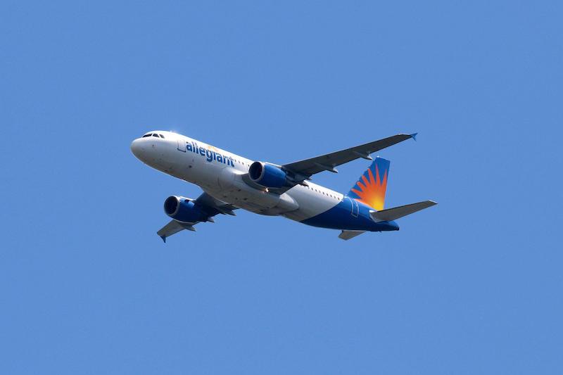 allegiant air airbus a320 blue sky