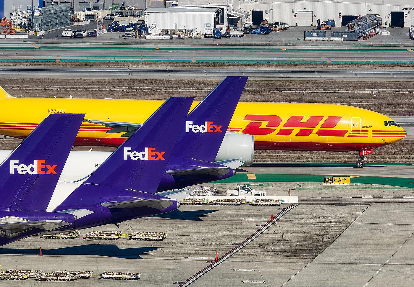 cargo jets FedEx and DHL
