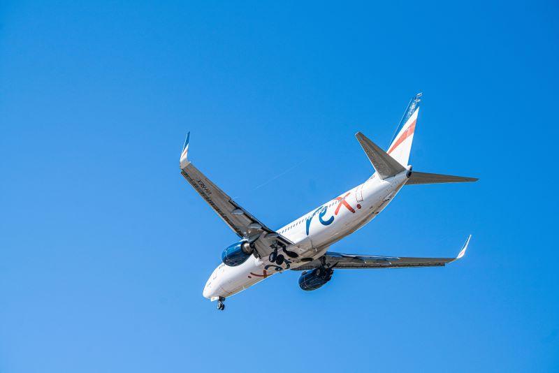 REX Boeing 737-800