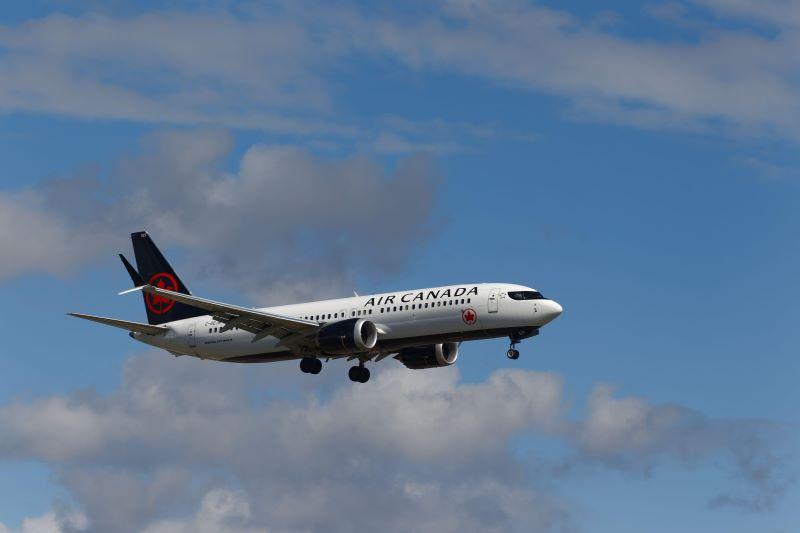 Air Canada Boeing 737-8