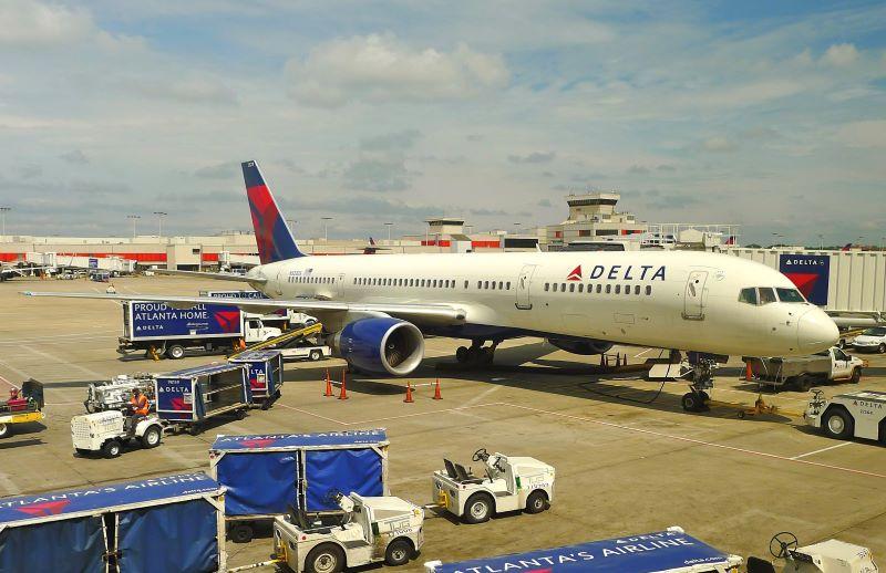 Delta 757