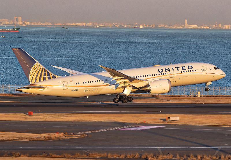 United 787-8 Haneda