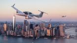 A Diamond DA42 (left) and a DA40 